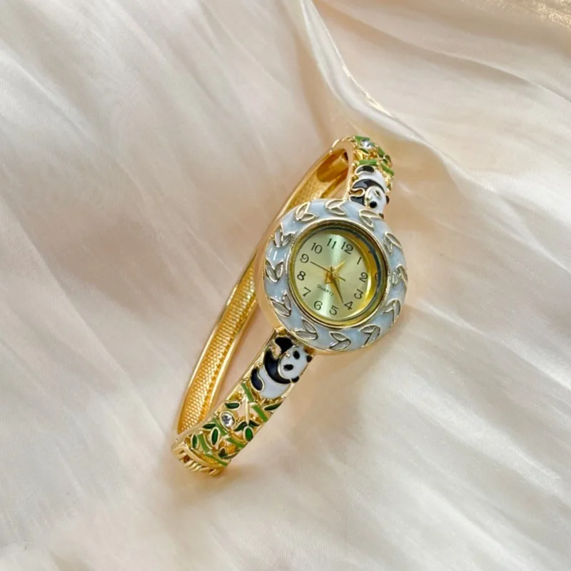 Panda Enamel Bangle Wristwatch - Vintage Digital Watch recension och pris